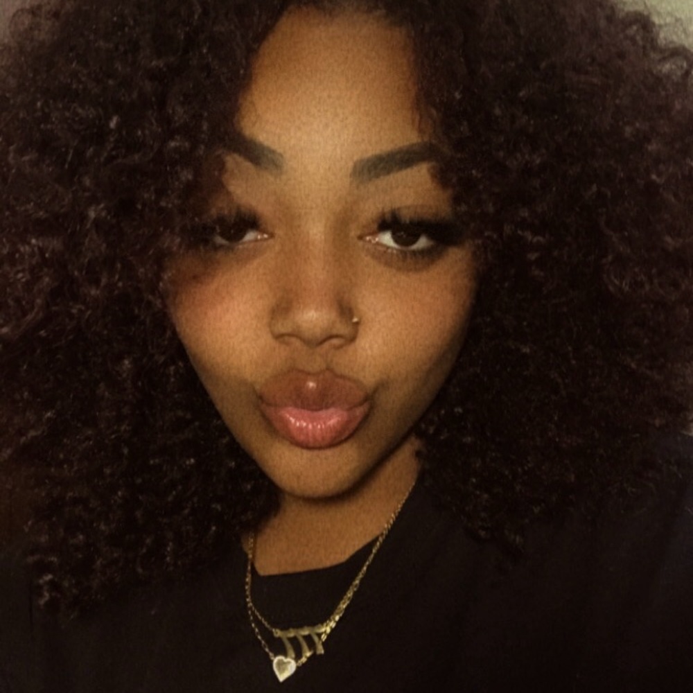 Meet your Posher, Lia